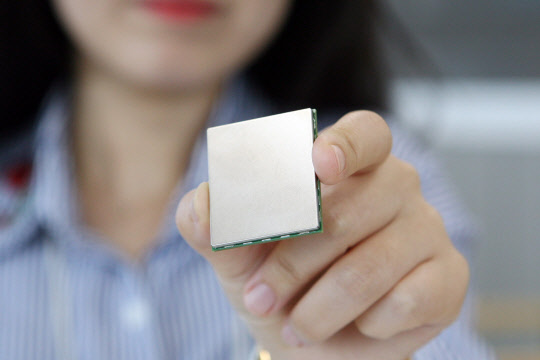 LG이노텍이 개발한 '2세대 V2X 풀모듈'. <LG이노텍 제공>